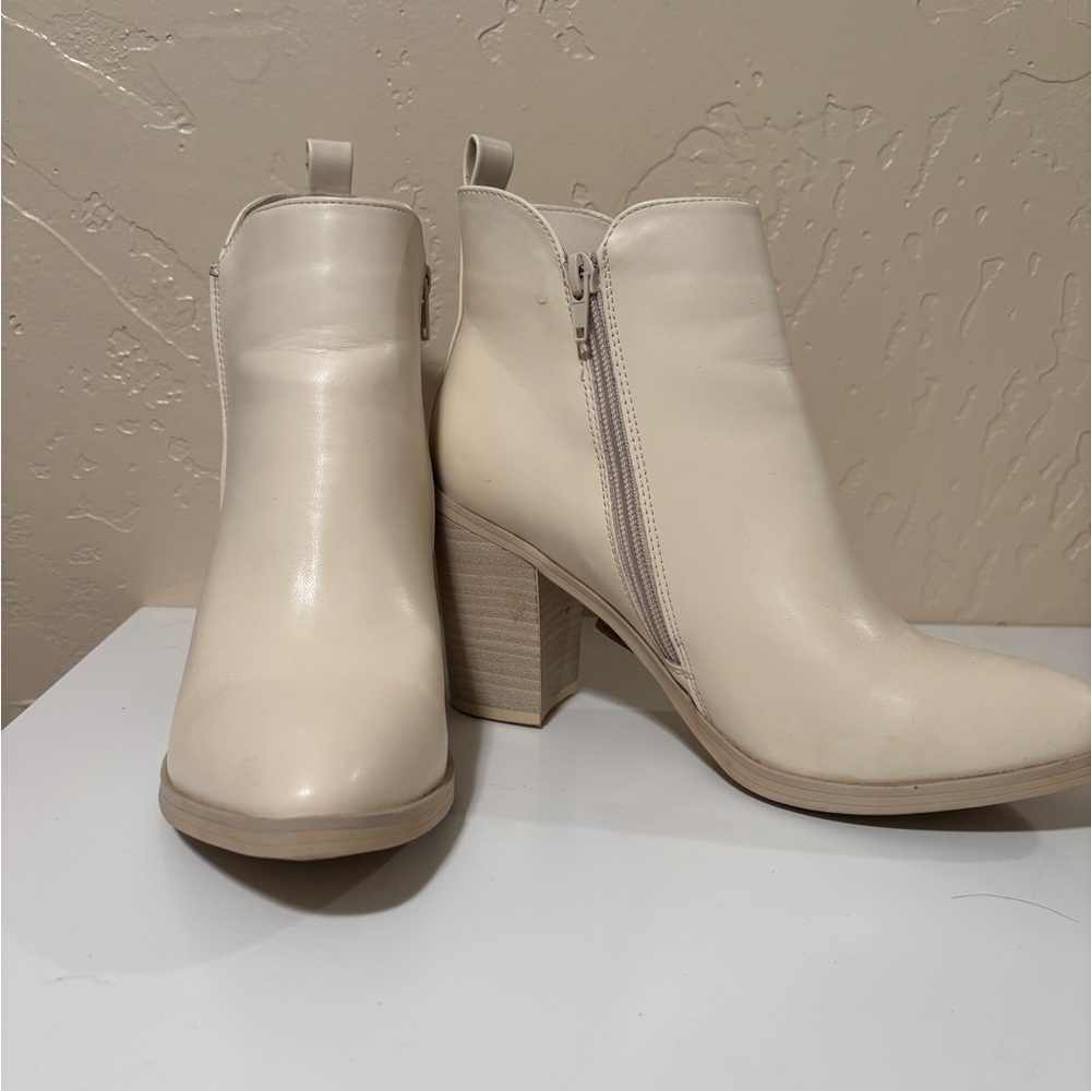 BKE Cream Heeled Boots with Chunky Block Heel